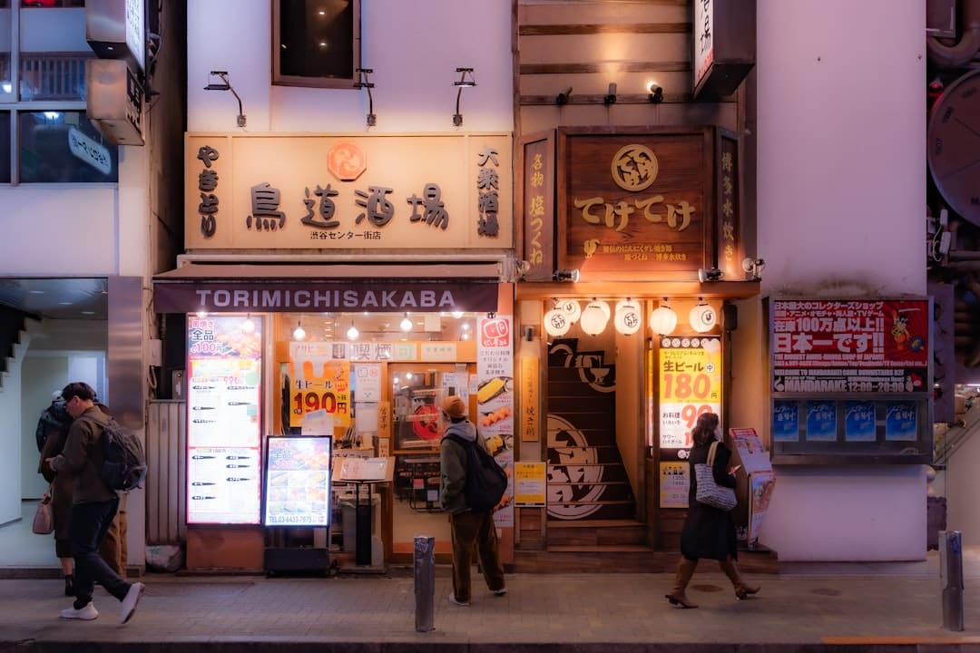 双雄+AI,《捕风追影》演绎“新港片”